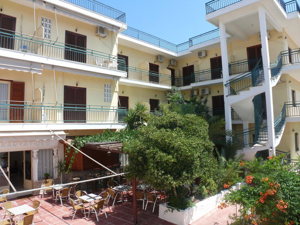 Hotel Karyatides Agia Marina  外观 照片