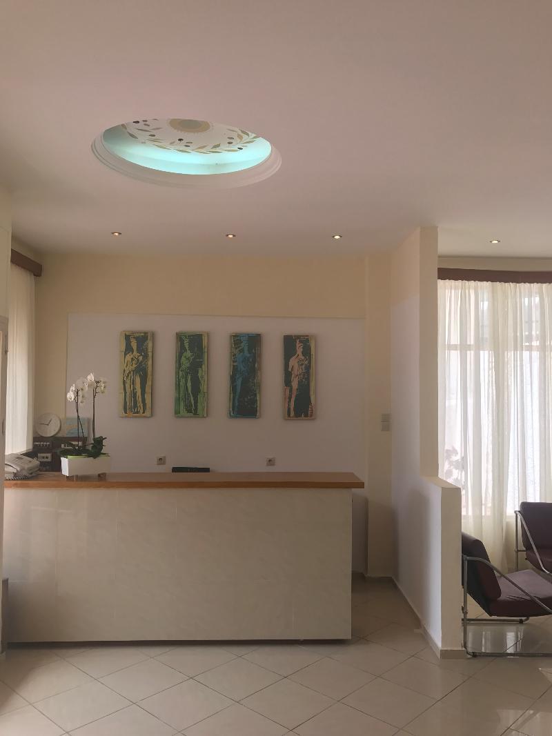 Hotel Karyatides Agia Marina  外观 照片