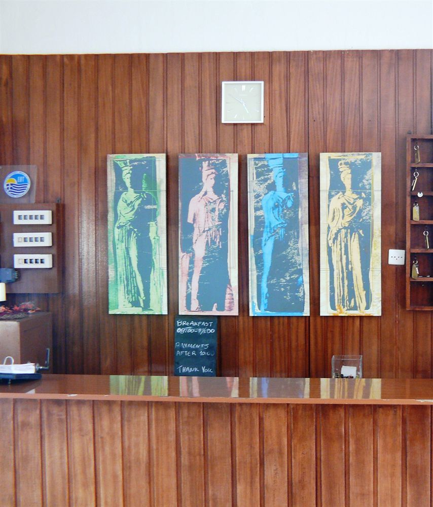 Hotel Karyatides Agia Marina  外观 照片