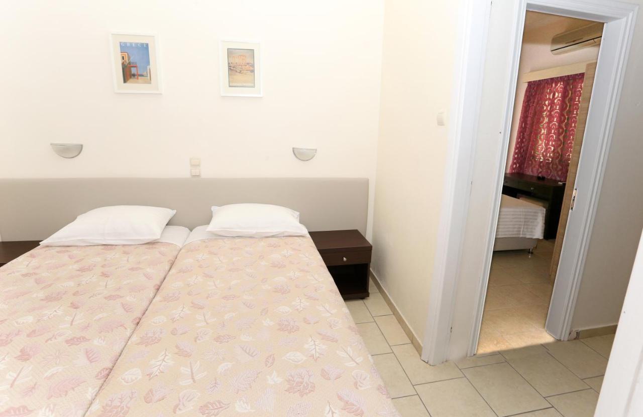 Hotel Karyatides Agia Marina  外观 照片