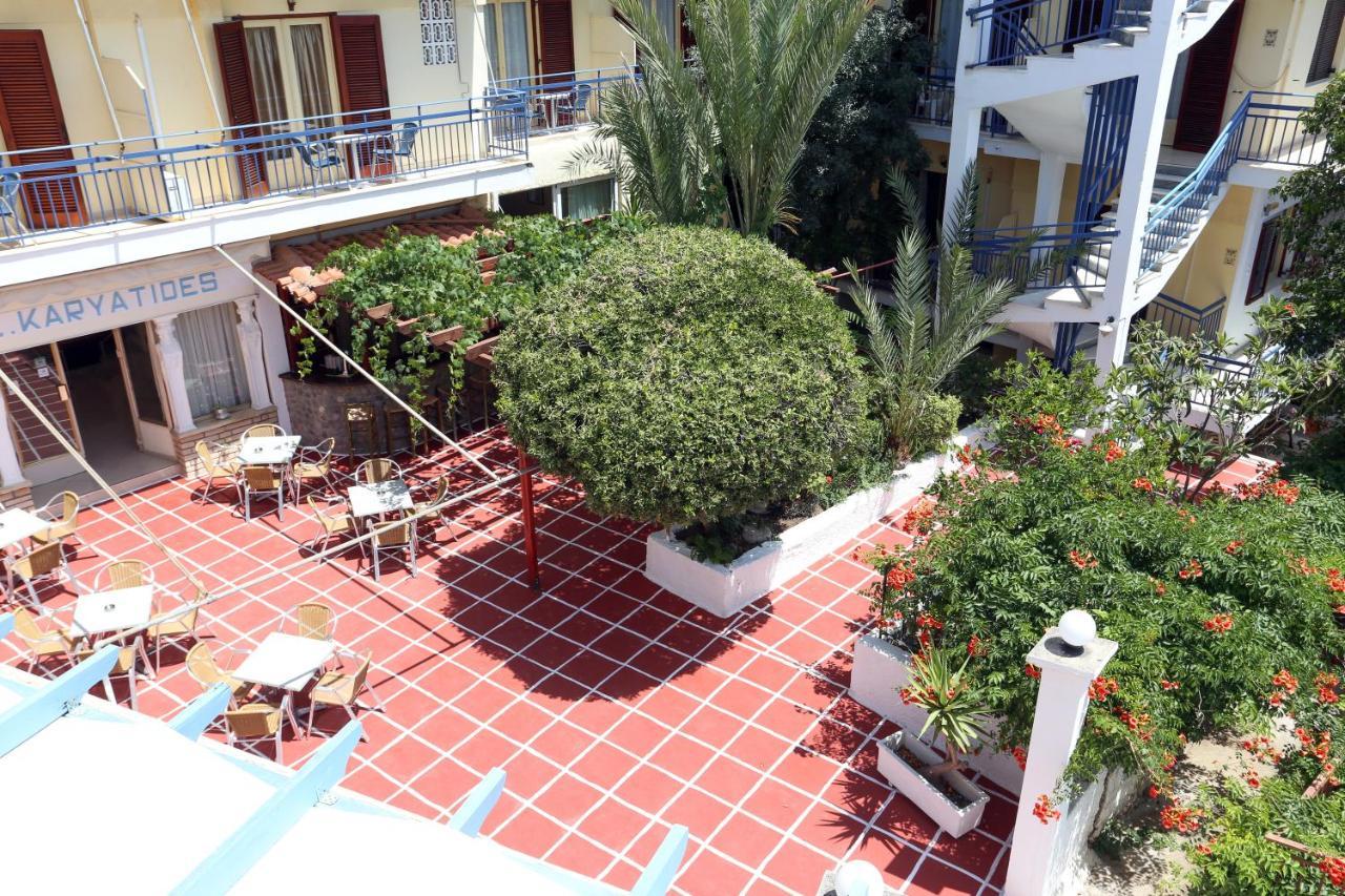 Hotel Karyatides Agia Marina  外观 照片
