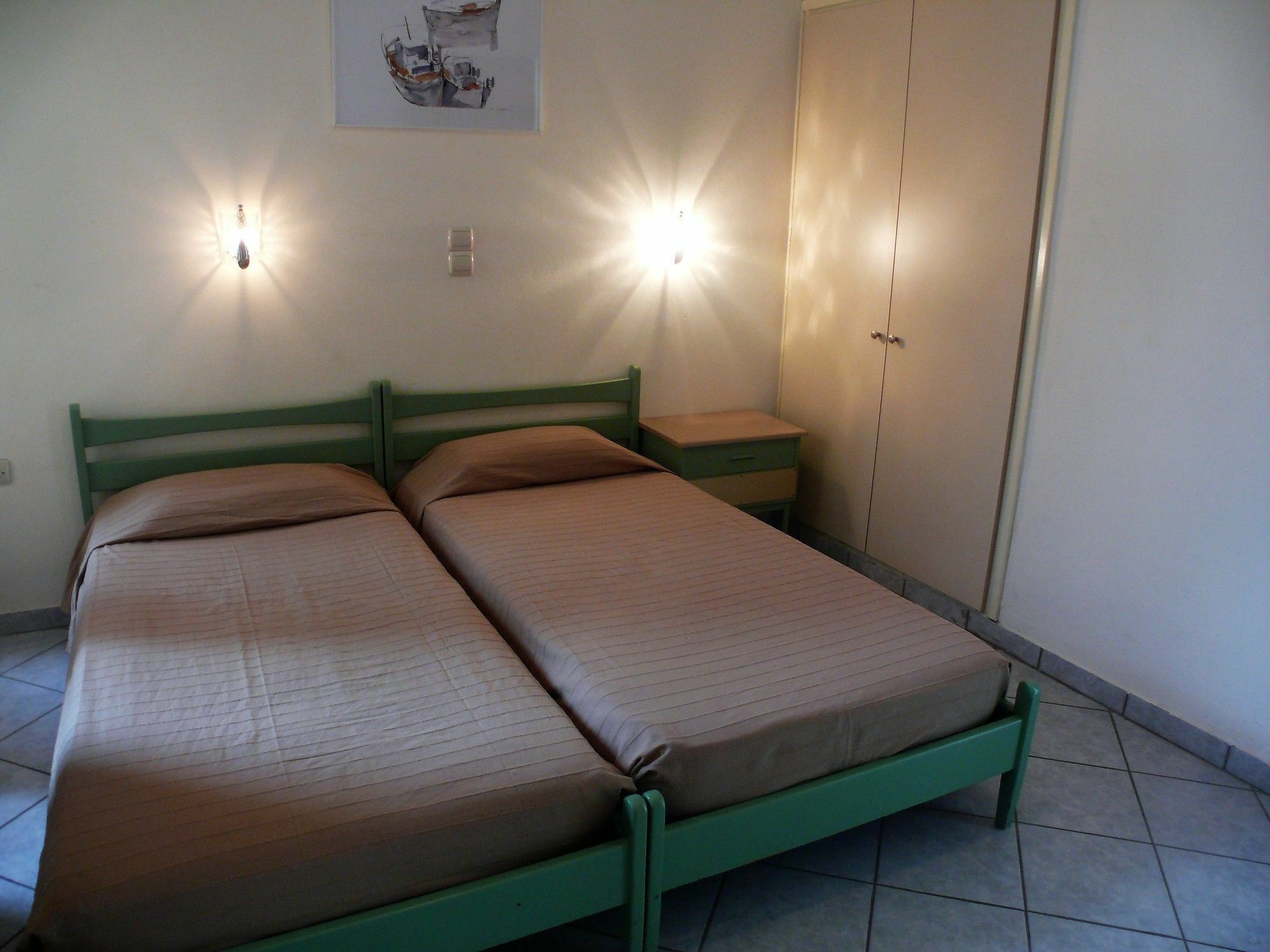 Hotel Karyatides Agia Marina  外观 照片