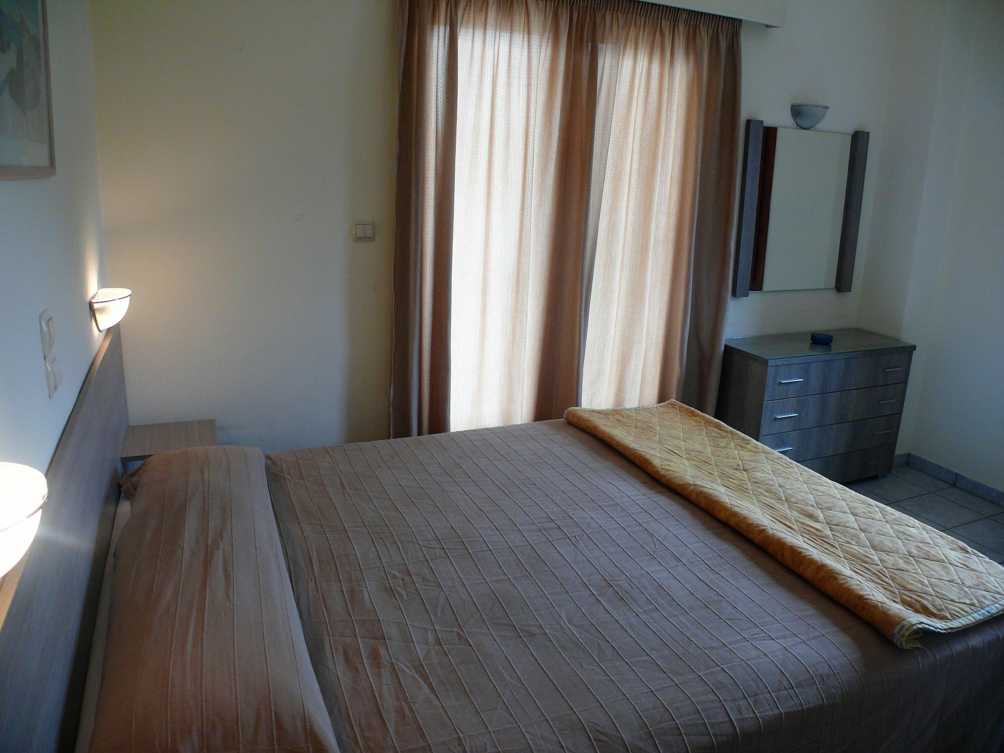 Hotel Karyatides Agia Marina  外观 照片