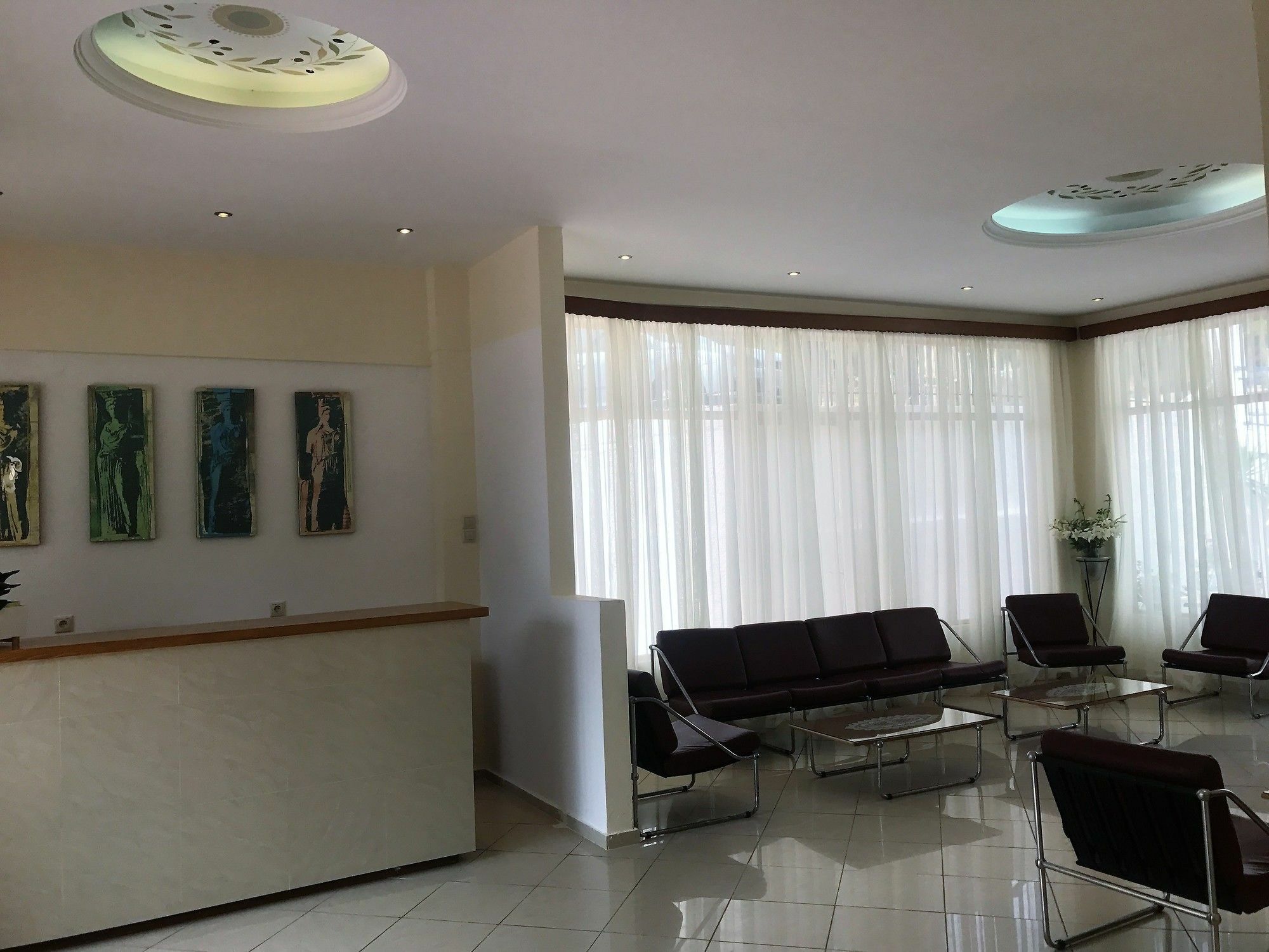 Hotel Karyatides Agia Marina  外观 照片