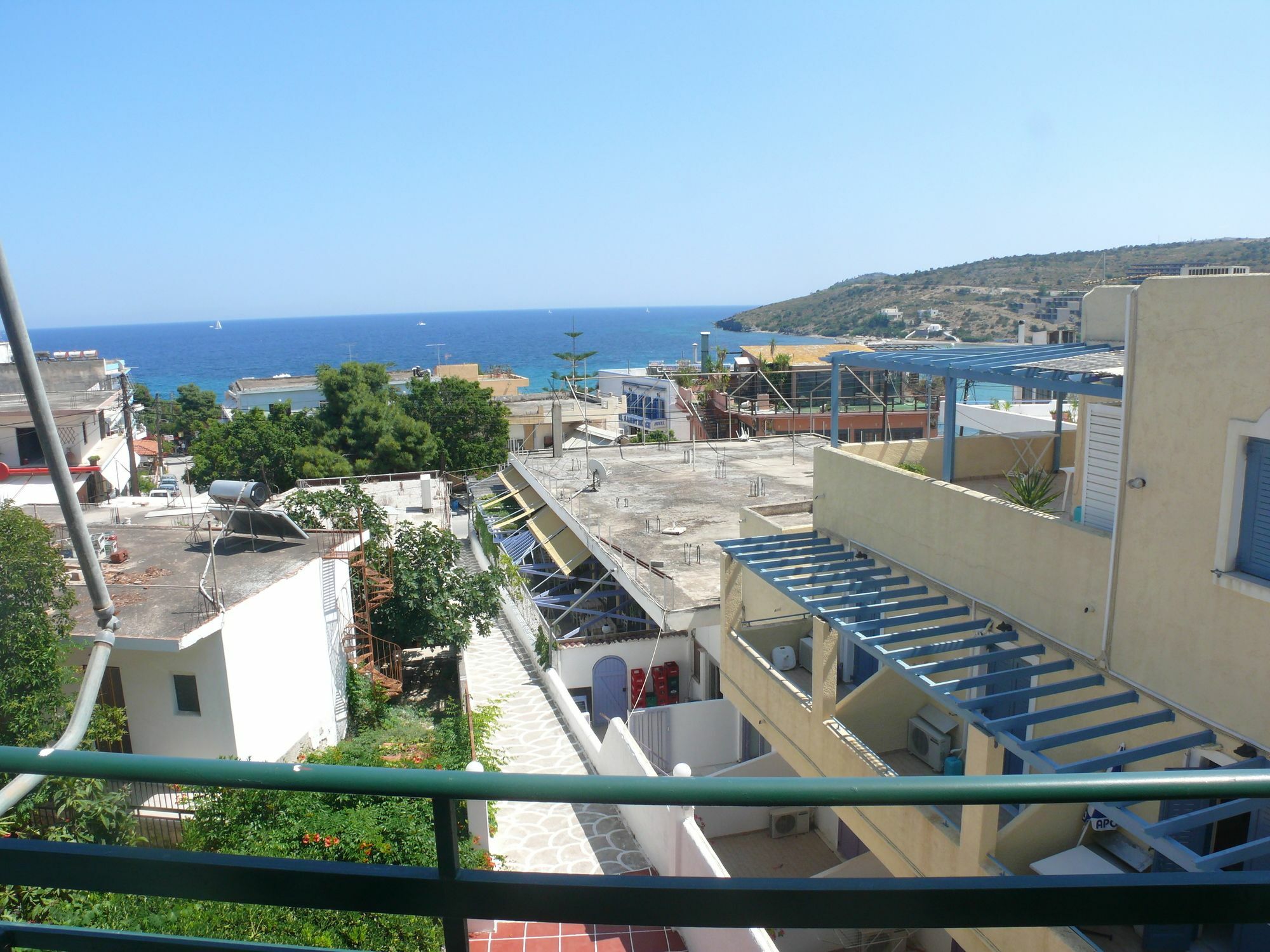 Hotel Karyatides Agia Marina  外观 照片