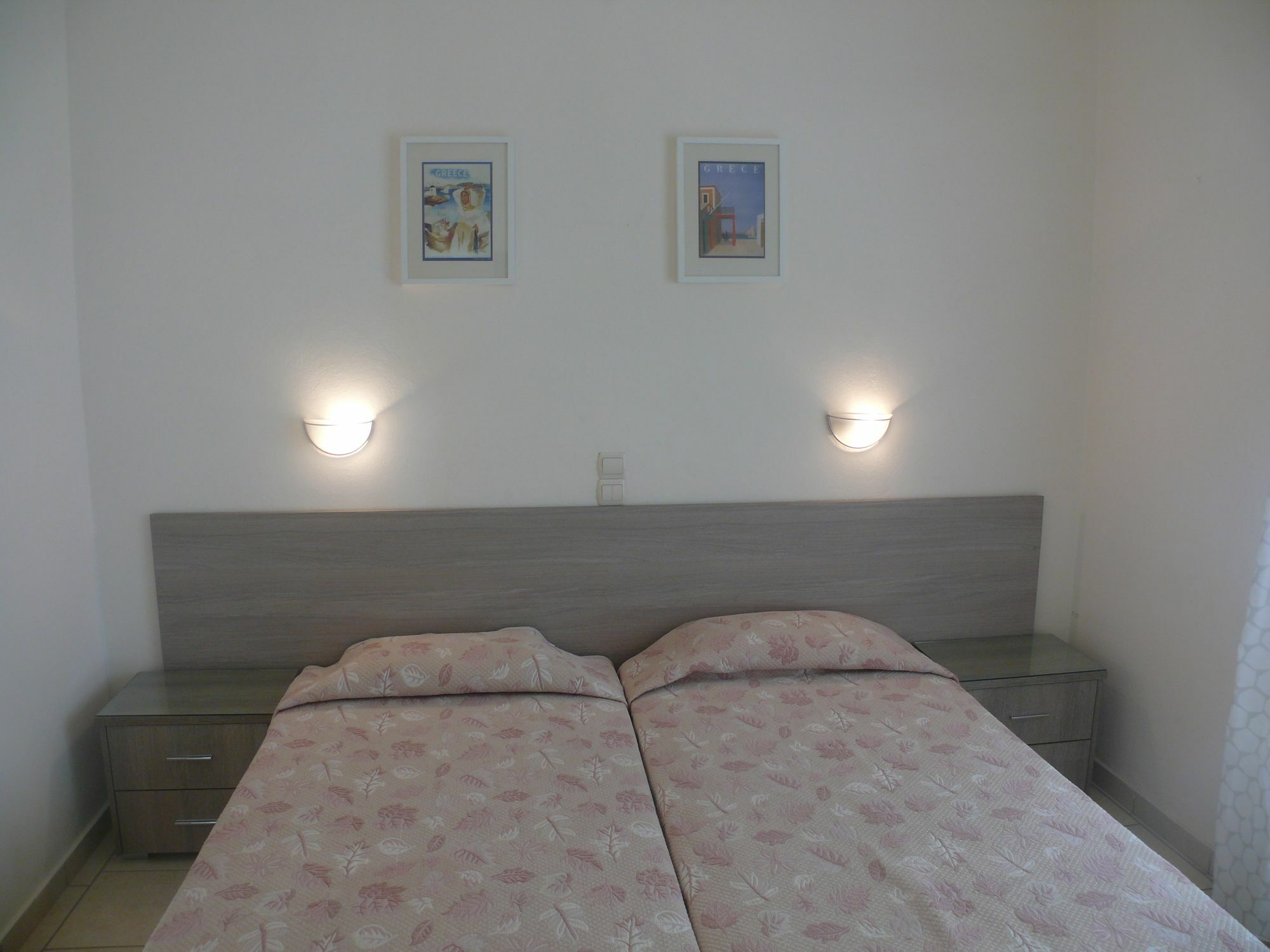 Hotel Karyatides Agia Marina  外观 照片